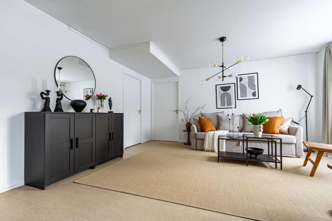Budget Comfort On Trendy Soedermalm, Construction Work Appartement