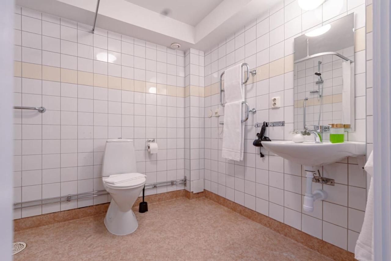 Budget Comfort On Trendy Soedermalm, Construction Work Appartement *